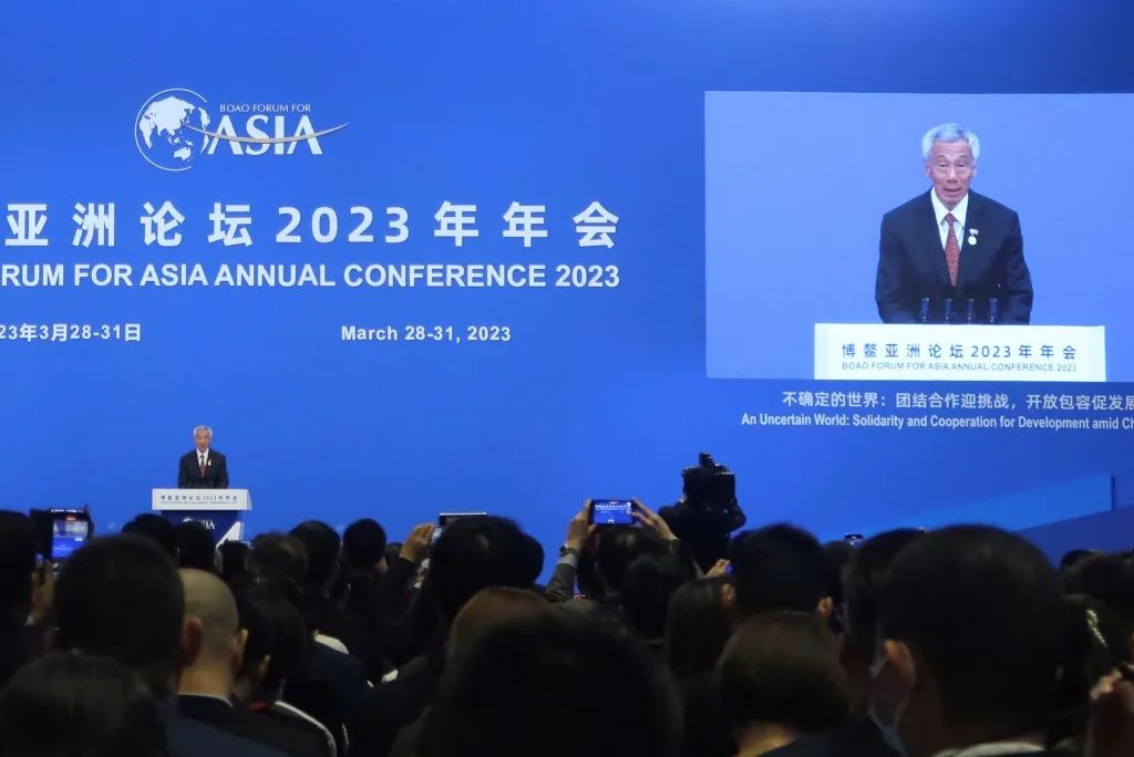 3月30日，新加坡总理李显龙在博鳌亚洲论坛2023年年会开幕式上致辞。图源：澎湃影像